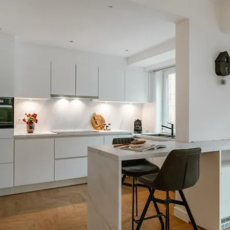 Apartment Huswell - Centrally Located Modern With Parking *