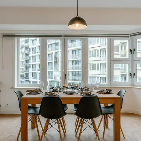 Huswell - Centrally Located Modern With Parking Διαμέρισμα *